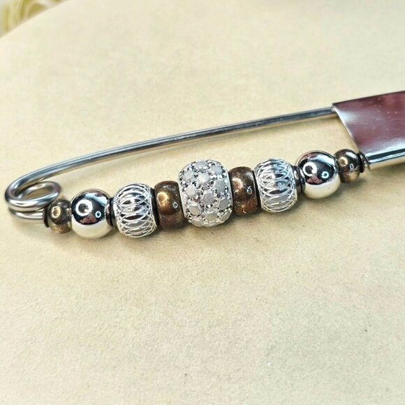 🔥$5/$25 Nanas Sparkly Safety Brooch Pin - Picture 3 of 11